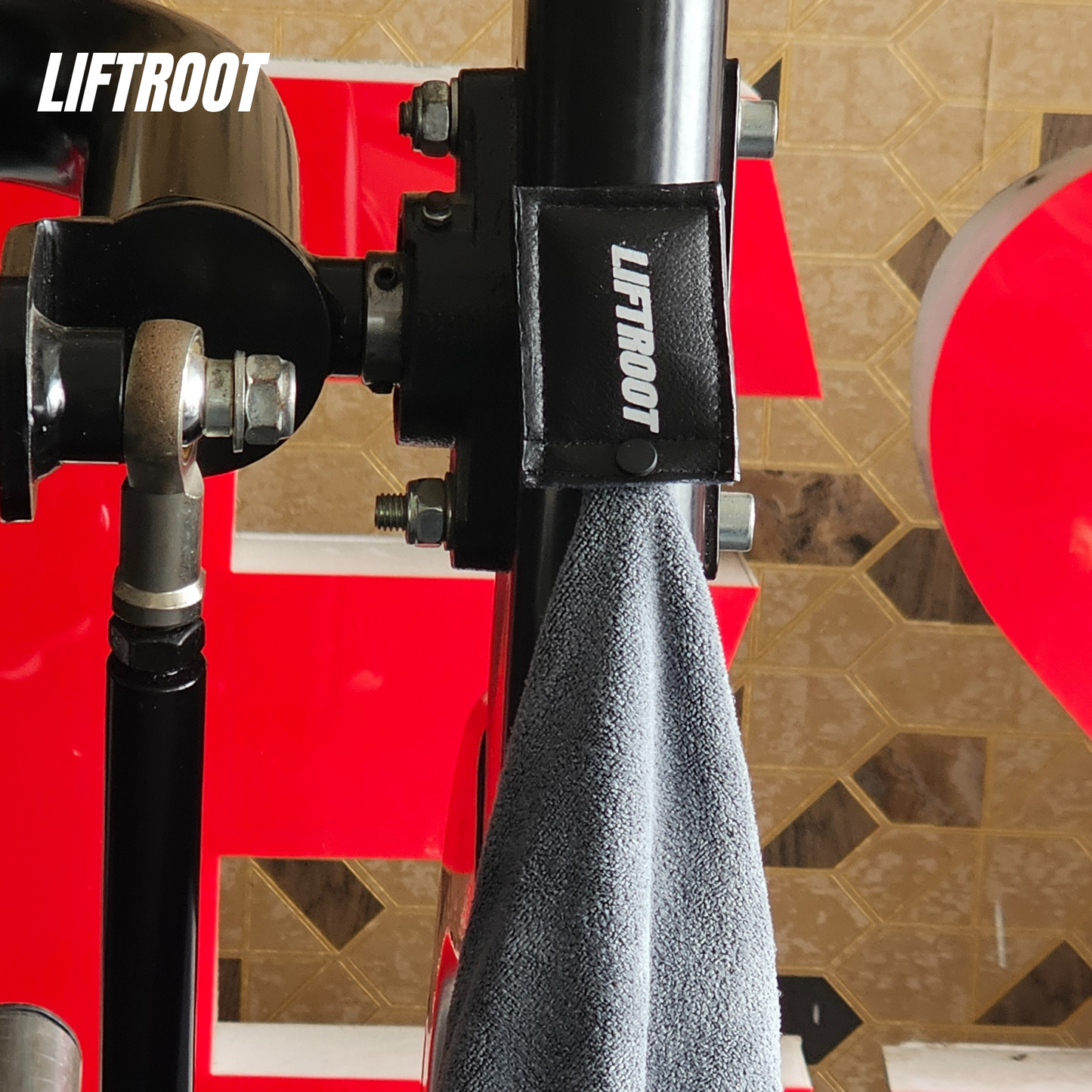LIFTROOT Magnetic Microfiber Gym Towel – Stick Anywhere. Film Every Rep.